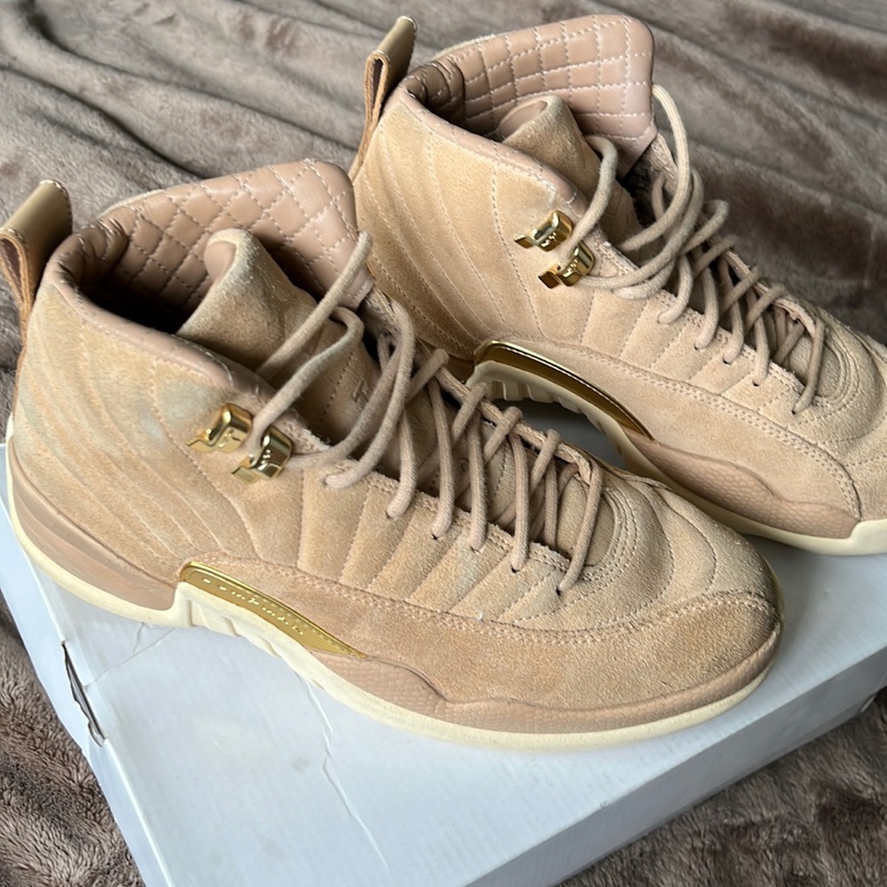 Jordan retro 12 VACHETTA tan metallic gold EUC 8 with box